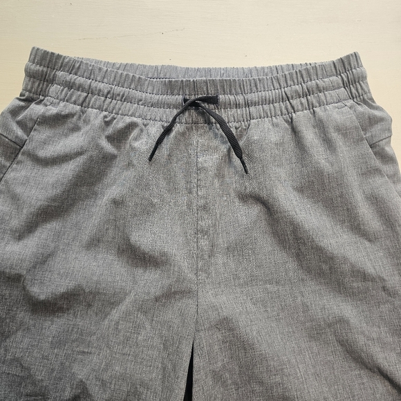 Old Navy Stretchtech Gray Shorts Large 10-12 - Picture 3 of 9